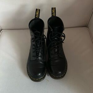 Dr Martens women’s 1460 smooth leather lace up boots
